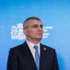 სამართალდამცავი ორგანოების კოორდინაციის საკითხებში სახელმწიფო მინისტრის თანამდებობის შემოღებას პარლამენტმა  პირველი მოსმენით დაუჭირა მხარი