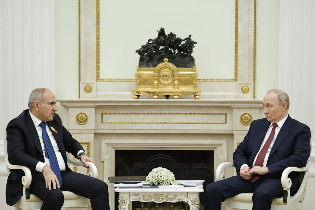 პუტინსა და ფაშინიანს შორის მოლაპარაკებები მოსკოვში დაძაბულად წარიმართა