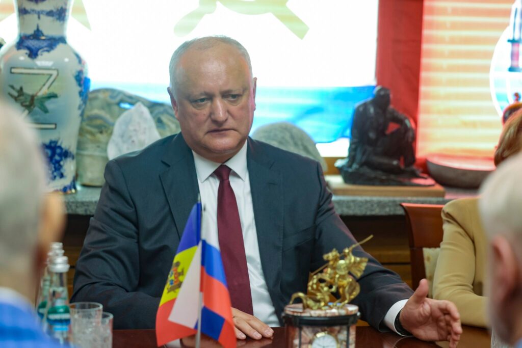 მოლდოვის ყოფილი პრეზიდენტი იგორ დოდონი პრორუსი დეპუტატების დელეგაციასთან ერთად თბილისში იმყოფება