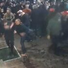 „დამარტყა ლოყის არეში, რა დროსაც ვიგრძენი ტკივილი" - მოწმე პოლიციელი ხელს კახაბერ კვაჭანტირაძეს ადებს