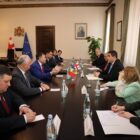 შალვა პაპუაშვილი მოლდოვის ყოფილ პრეზიდენტ იგორ დოდონს და პრორუს დეპუტატებს შეხვდა