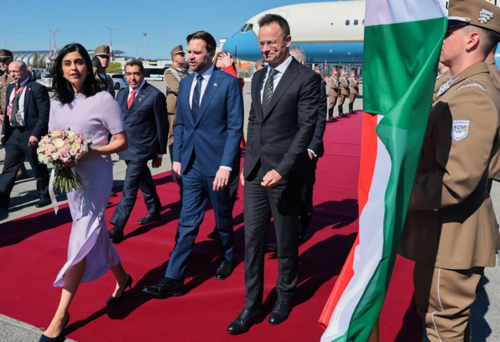 აშშ-ის ვიცე პრეზიდენტი ჯეი დი ვენსი უნგრეთში ვიქტორ ორბანის მხარდასაჭერად ჩავიდა