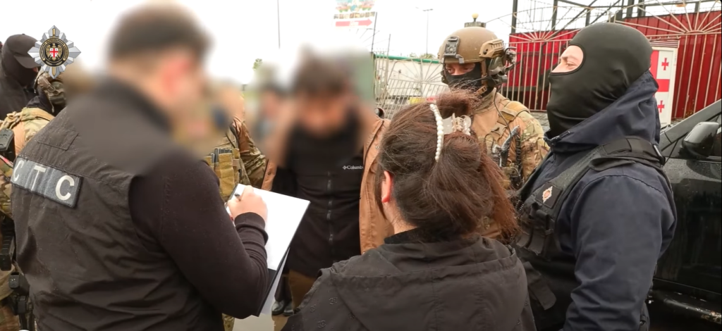 სუსი: უცხო ქვეყნის ტერორისტულ ორგანიზაციაში გაერთიანებისა და საქმიანობაში დახმარების ბრალდებით 2 პირი დავაკავეთ