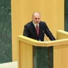 მიქანაძე: სკოლაში ფორმის კულტურა შემოგვაქვს. დამოუკიდებლობის აღდგენის შემდეგ სასკოლო ფორმა საჯარო სკოლებში არ ყოფილა