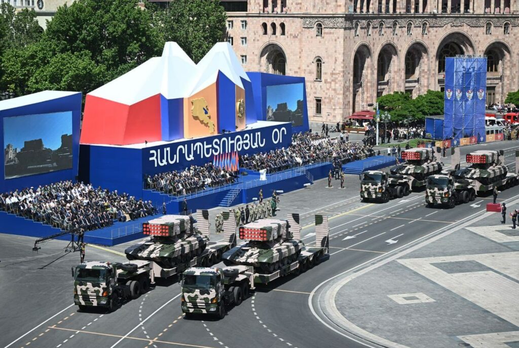 სომხეთში ბოლო ათწლეულის განმავლობაში პირველად გაიმართა სამხედრო აღლუმი 