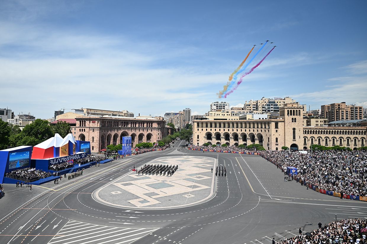2026 წლის 28 მაისის სამხედრო აღლუმი ერევანში, რესპუბლიკის მოედანზე. ოფიციალური ფოტო