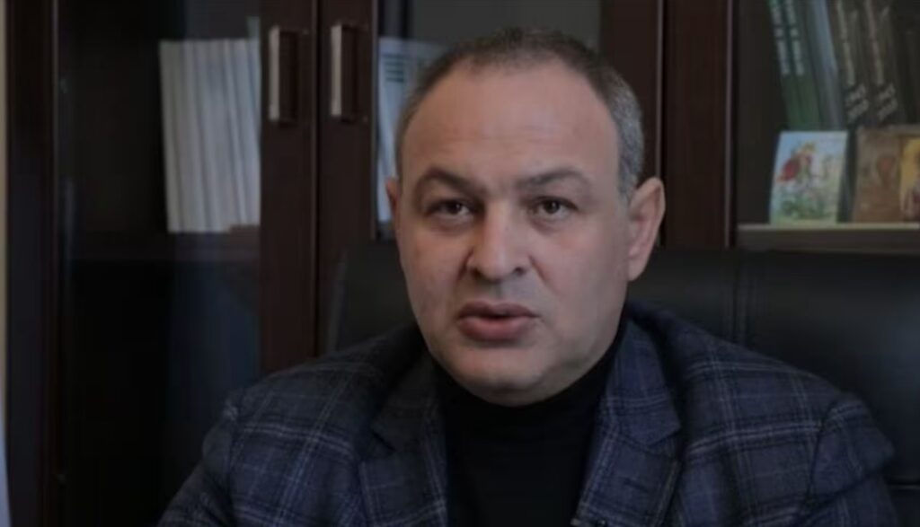აფხაზ ოპოზიციონერ კან კვარჩიას რუსეთში დაუსწრებლად მიუსაჯეს 10.5 წლით თავისუფლების აღკვეთა