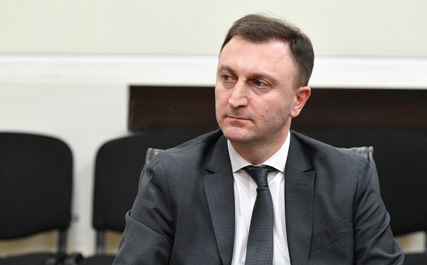 ე.წ სააფთიაქო ნარკომანიის საქმეზე დაკავებულია ჯანდაცვის მინისტრის ყოფილი მოადგილე ირაკლი მხეიძე, ბრალი წარედგინა მიხეილ ჩოხელს