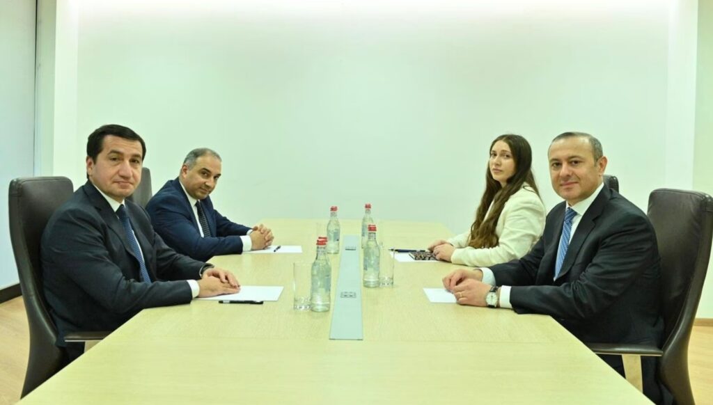 აზერბაიჯანის პრეზიდენტის თანაშემწე ჰიკმეთ ჰაჯიევი პირველი ისტორიული ვიზიტით სომხეთში ჩავიდა