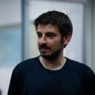 ონისე ოქრიაშვილს სახლთან თავს დაესხნენ - შსს-ს ცნობით, ძალადობის ბრალდებით 1 პირი დააკვეს