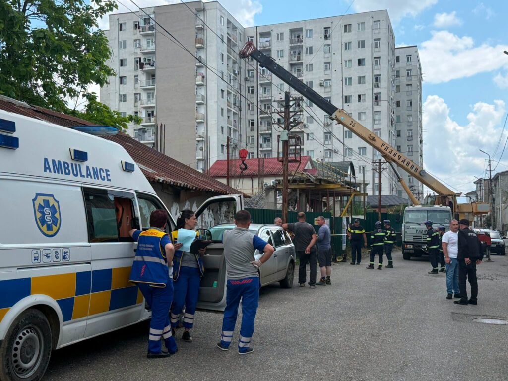 ქუთაისში მშენებლობაზე კონსტრუქცია ჩამოიშალა და მოიყოლა მუშა, რომელიც გარდაიცვალა