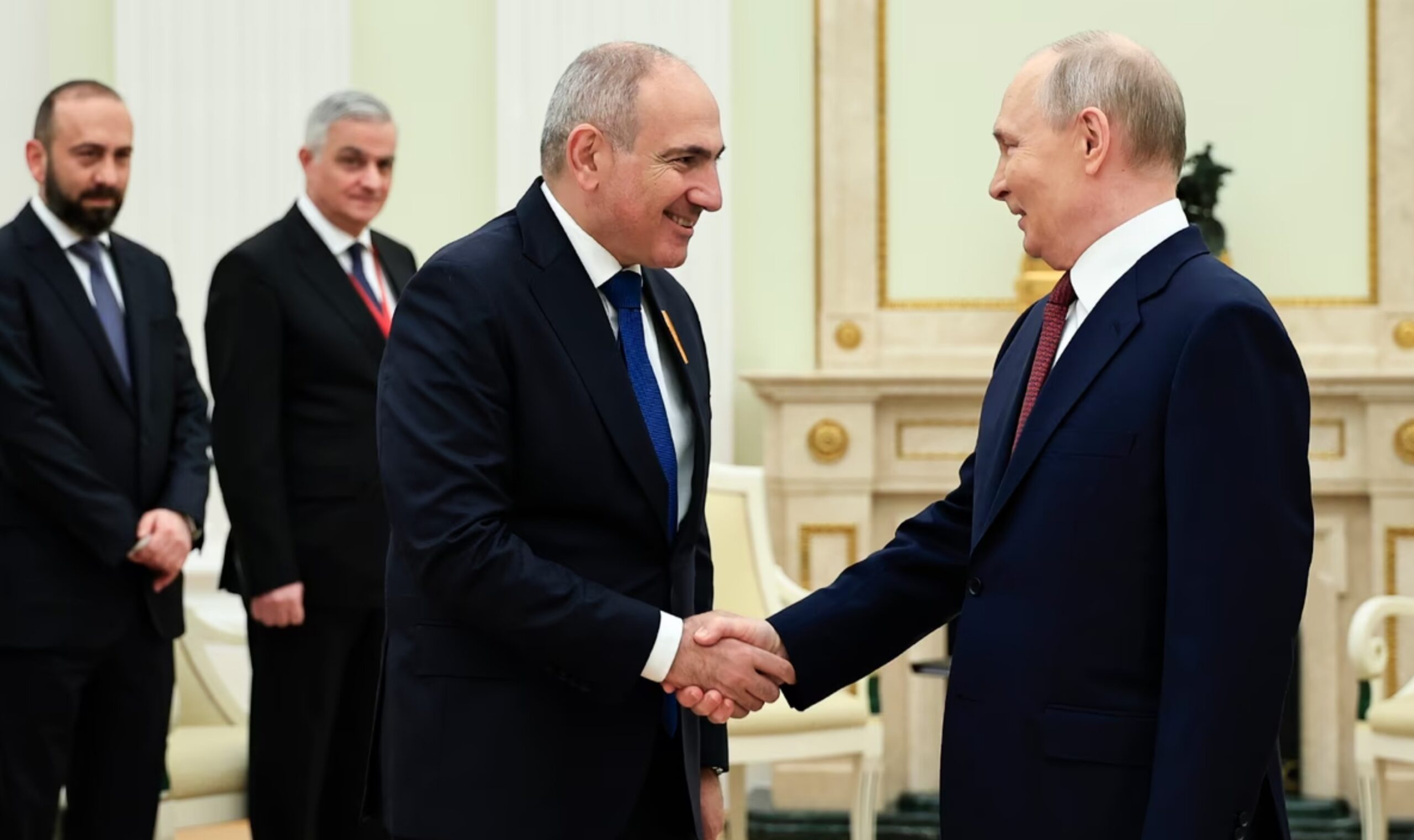ფაშინიანმა პუტინთან ტელეფონით პირველად არჩევნების შემდეგ ისაუბრა