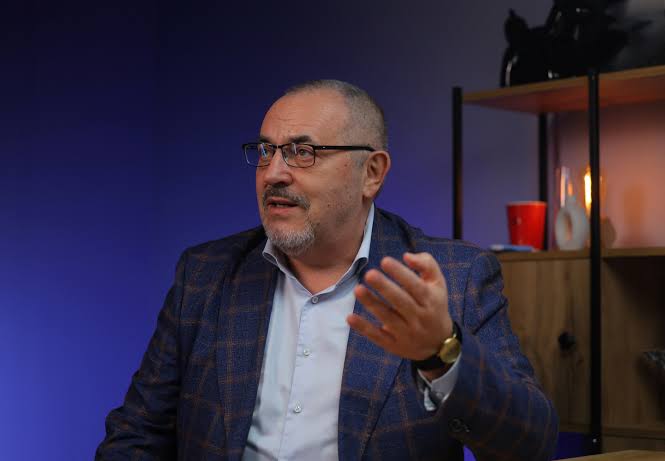 რუსეთში ოპოზიციონერი პოლიტიკოსი ბორის ნადეჟდინი დააკავეს