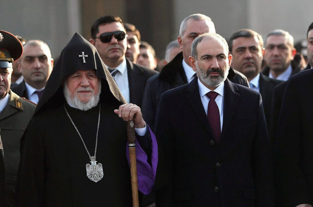 ისტორიაში პირველად სომხეთის კათოლიკოსი სასამართლოს წინაშე წარდგება