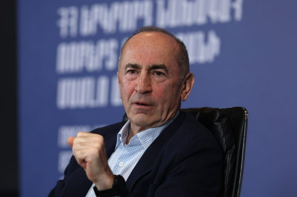 სომხეთის ყოფილი პრეზიდენტი რობერტ ქოჩარიანი და მისი ვაჟი კორუფციის ბრალდებით დააკავეს