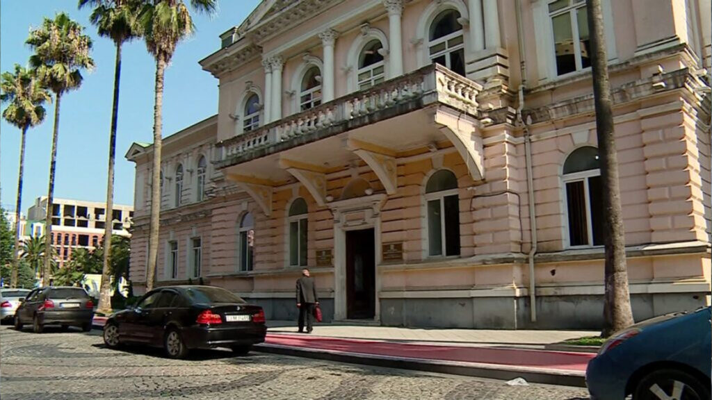 ქრთამის აღების ბრალდებით დააკავეს ბათუმის მუნიციპალური ინსპექციის თანამშრომელი