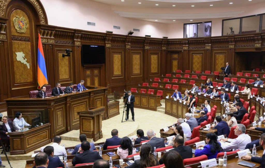 სომხური ოპოზიცია მმართველ პარტიას „ფაშიზმში“ ადანაშაულებს
