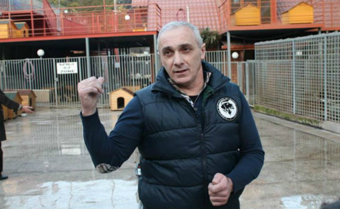 ადვოკატის განცხადებით, თამაზ ელიზბარაშვილი მუქარაზე ბრალს არ ეთანხმება და თავს უდანაშაულოდ ცნობს