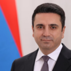 სომხეთის უშიშროების საბჭოს მდივანი: ზოგიერთის აზრით, გიუმრიში რუსეთის სამხედრო ბაზა საფრთხეა