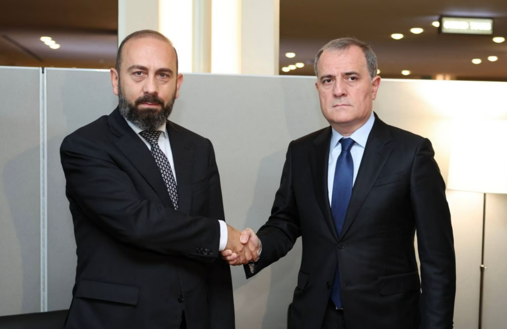 სომხეთი და აზერბაიჯანი შეთანხმდნენ, რომ „ხელს შეუწყობენ პოზიტიური დღის წესრიგს“